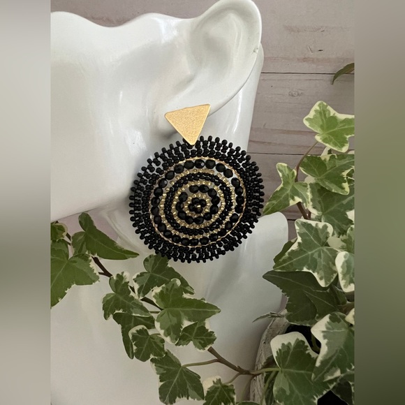 Black & Gold Stylish Beaded Earrings for Woman - Elegant Trendy Earrings - Picture 4 of 5